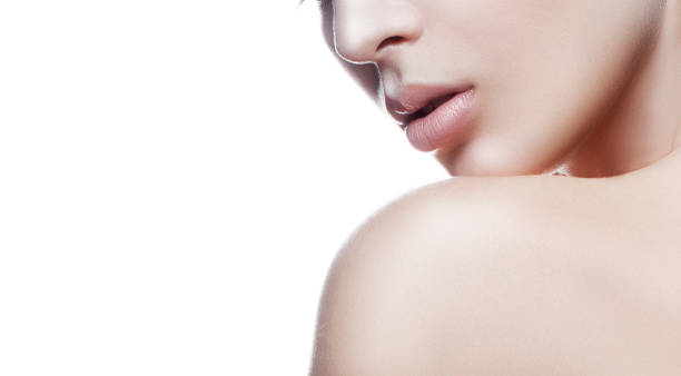 顔と完璧な肌を持つ若いモデル少女の肩の一部 - beauty spa 写真 ストックフォトと画像