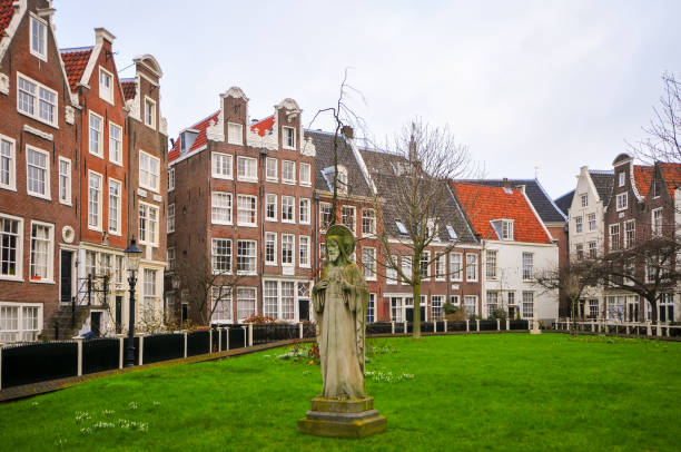 istock Medieval Houses in Begijnhof, Amsterdam 1128848059