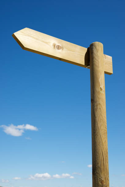 istock directional wood signal 1128850610