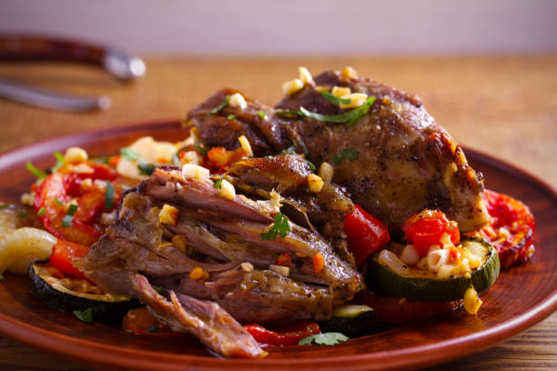 cordero olla lenta con tomates, calabacín, berenjena, cebolla y ajo - roasted mint dinner vegetable fotografías e imágenes de stock