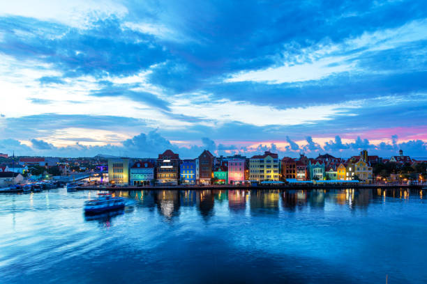 istock Sunrise over downtown Willemstad with its traditional Dutch buildings 1128862955