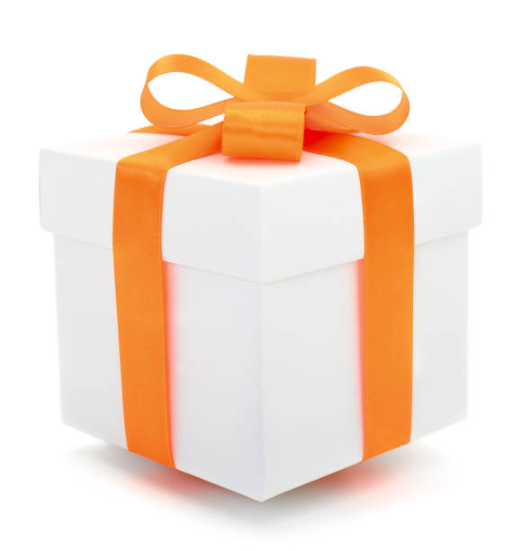 weißen geschenkbox mit orange band. - photography vertical color image day stock-fotos und bilder