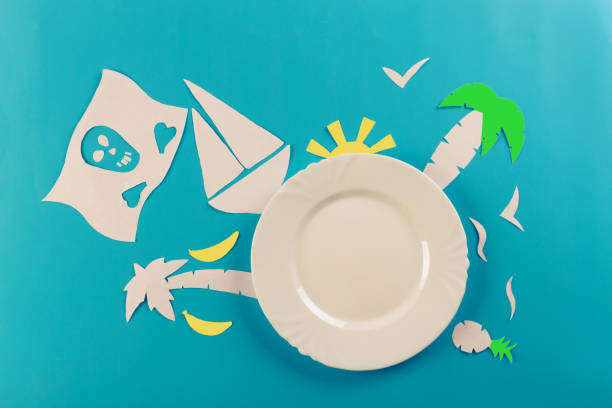 海賊船のコンセプト イメージ - dirty paper paper plate food ストックフォトと画像