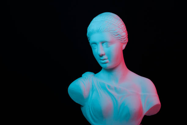 istock Greek women's statue replica 1128894909