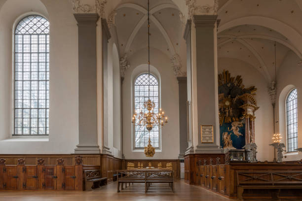 interior of the richely decorated vor frelsers church in copenhagen - denmark indoors church angel imagens e fotografias de stock