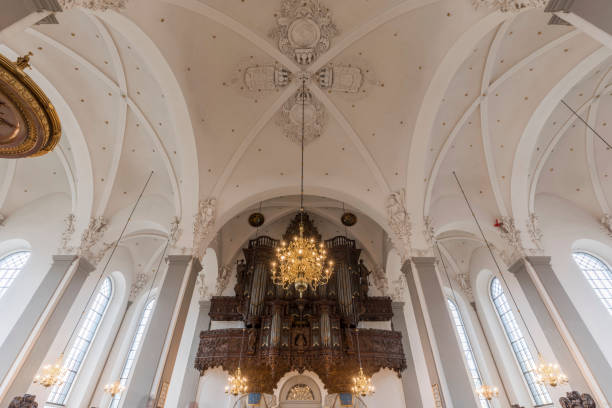 interior of the richely decorated vor frelsers church in copenhagen - denmark indoors church angel imagens e fotografias de stock