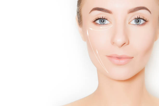 若い女性化粧品医療処置�の準備ができてのクローズ アップ - beauty treatment spa treatment health spa human face ストックフォトと画像
