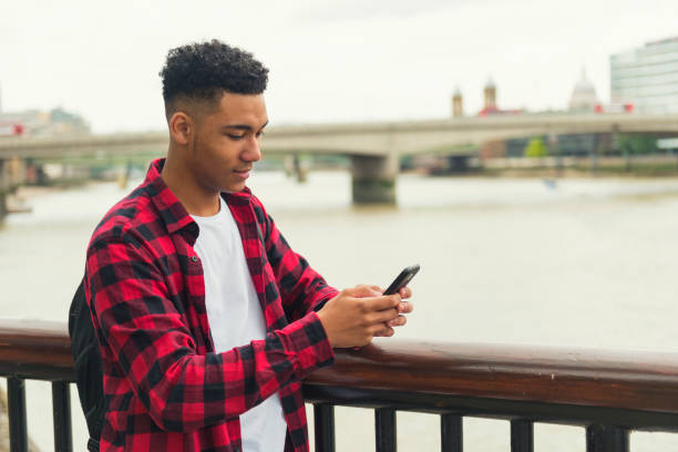 istock Message on its way in London 1128913424