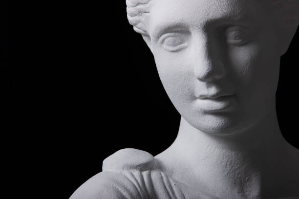 istock Greek women's statue replica 1128914349