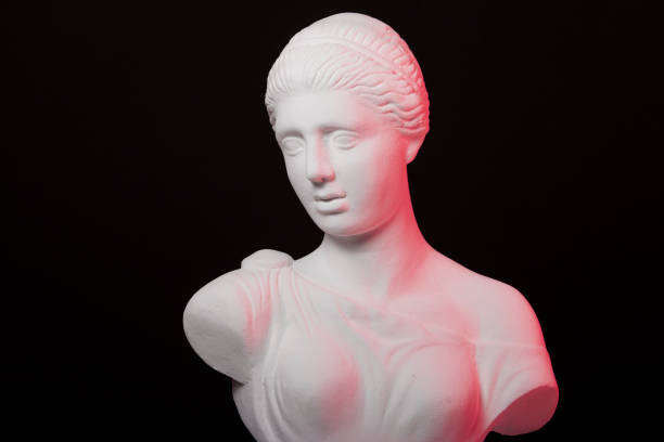istock Greek women's statue replica 1128914383