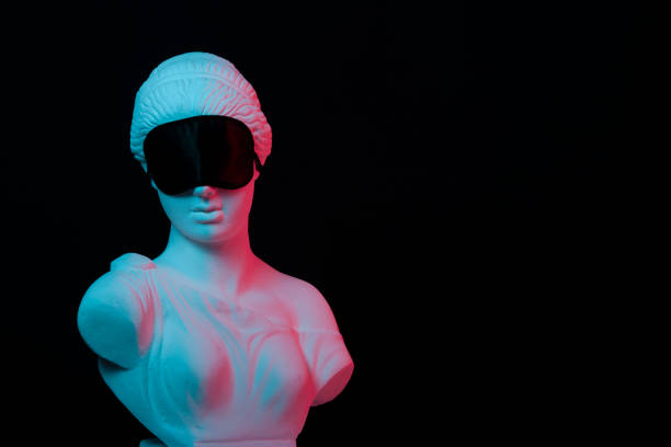 istock Greek women's statue replica 1128914422