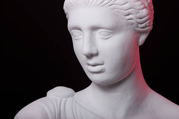 istock Greek women's statue replica 1128915967