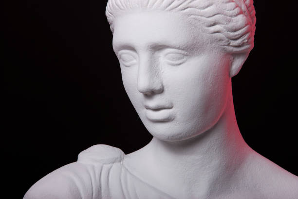 Greek women's statue replica Greek female bust illuminated in various directions dişiler stock pictures, royalty-free photos & images
