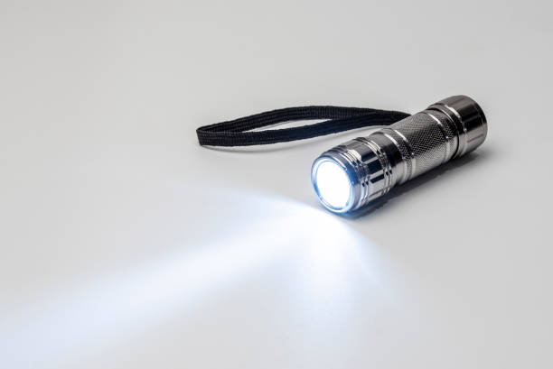 карманный светодиодный фонарик на белом фоне - black flashlight light bulb electricity стоковые фото и изображения