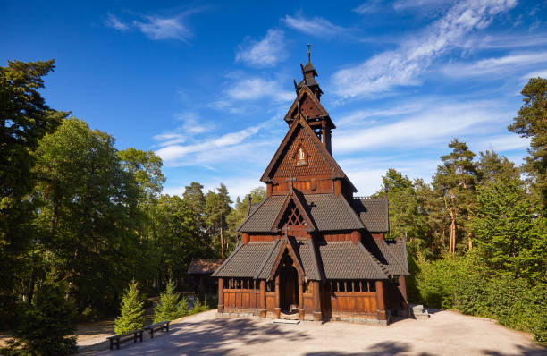 ゴル食い止める教会人々 博物館ビグドイ半島オスロ ノルウェー scandanavia - stavkyrkje ストックフォトと画像