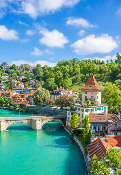 vista de berna. vista del río aare - berna fotografías e imágenes de stock