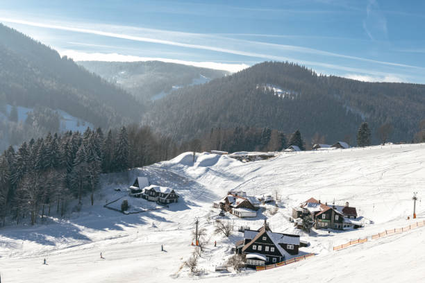 거 대 한 산의 겨울 풍경에서 스키 슬로프 - snow ski track color image colors 뉴스 사진 이미지