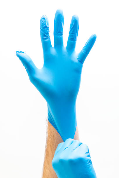 guantes médicos de látex médico de azul - guante quirúrgico fotografías e imágenes de stock