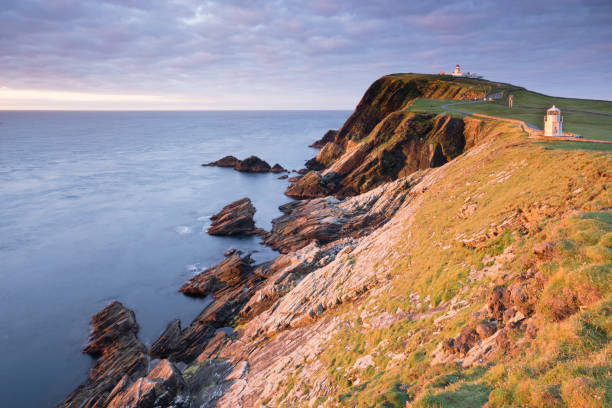 sumburgh hoofd shetland vasteland bij zonsopgang - shetlandeilanden stockfoto's en -beelden