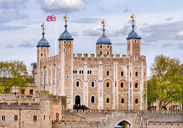 tower of london, united kingdom - local landmark international landmark middle ages tower of london imagens e fotografias de stock