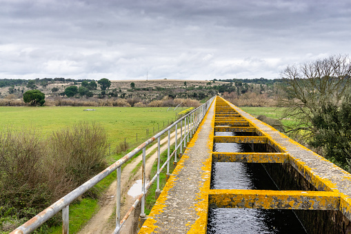 Un canal de riego en la región de Alentejo, en Portugal. photo