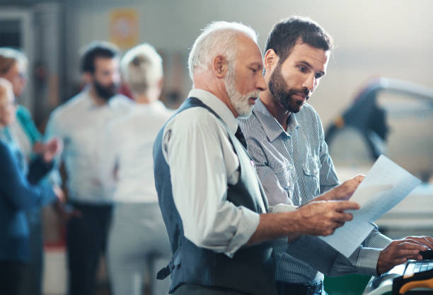 gestione degli impianti di produzione. - planning manager white collar worker construction foto e immagini stock