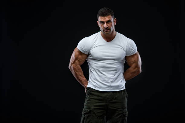 красивые спортивные мужчины - body building male muscular build posing стоковые фото и изображения