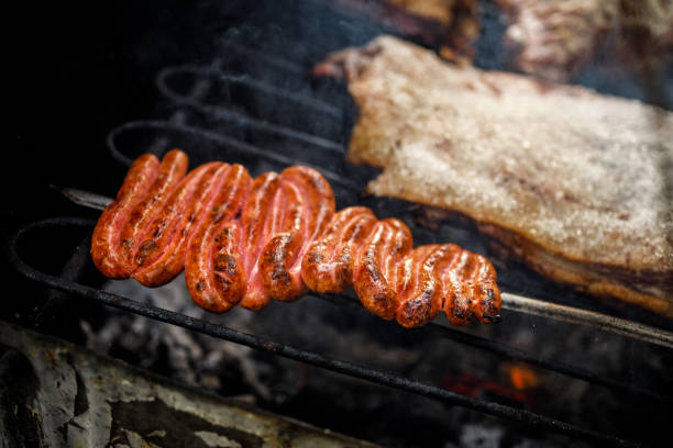 barbacoa brasileña - churrasco brasileiro - salt sausage fire flame fotografías e imágenes de stock
