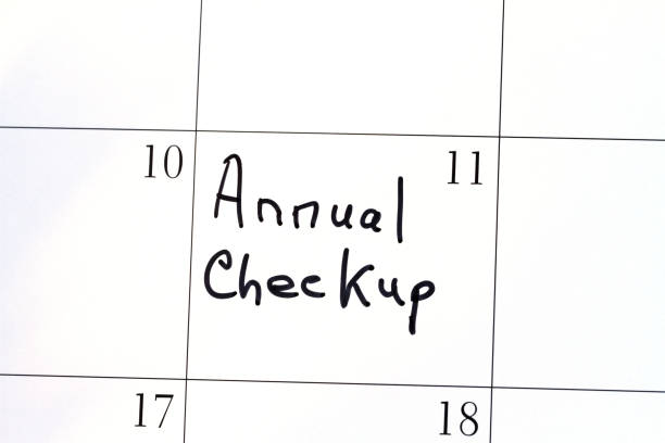 calendario con nota de recordatorio de la cita de chequeo anual - anual fotografías e imágenes de stock