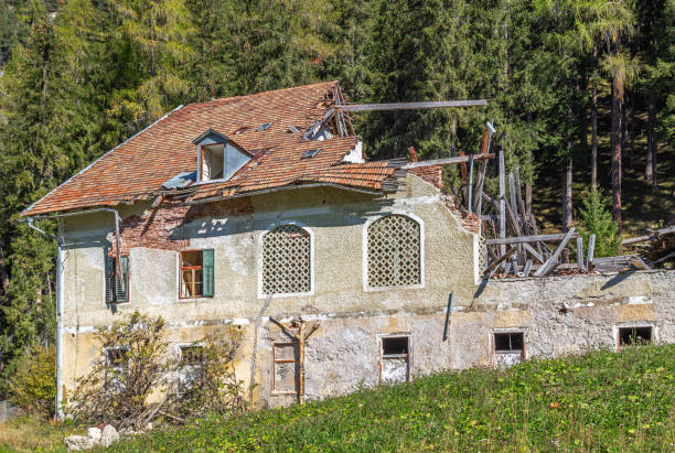 Lost place, ruin in South Tyrol Lost place, ruin, dilapidated building in Prags, South Tyrol schutt stock pictures, royalty-free photos & images