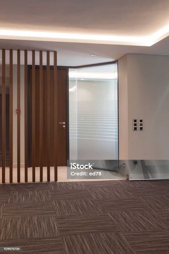 ufficio moderno verticale - Foto stock royalty-free di Ambientazione interna