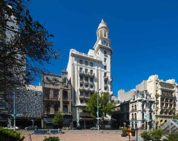 juan pedro fabini square. montevidéu, uruguai - uruguay montevideo facade built structure - fotografias e filmes do acervo
