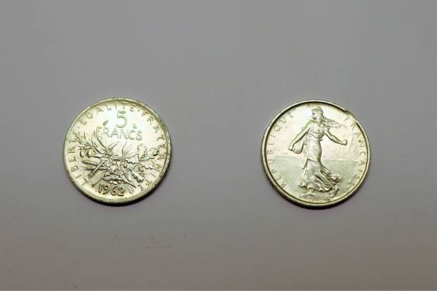 istock COIN OF 5 FRANCS FRANCS - 1962 1129084601