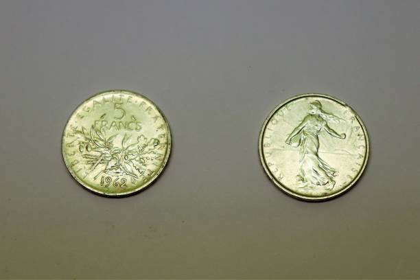 istock COIN OF 5 FRANCS FRANCS - 1962 1129084602