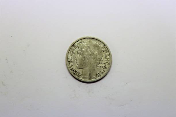 istock COIN OF 2 FRANCS FRANCS - 1948 1129088421