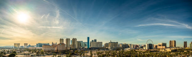 日ラスベガス ネバダ スカイライン パノラマ - las vegas metropolitan area skyline cityscape the las vegas strip ストックフォトと画像