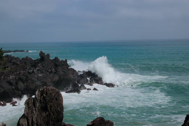 Cannon-dong main seungyeoli, waves, volcanic rock, dosing pillars, It is a landscape of taepod jusangsaeul and waves. 섬 stock pictures, royalty-free photos & images