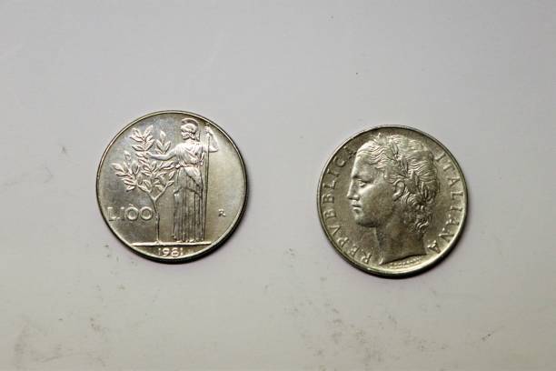 istock 100 LIRA COIN - 1981 - ITALY 1129095028