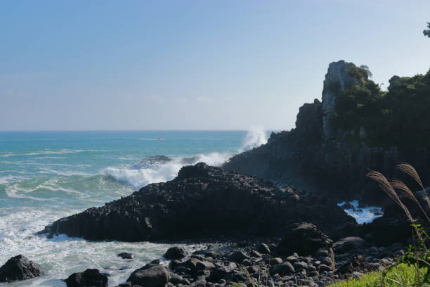 Cannon-dong main seungyeoli, waves, volcanic rock, dosing pillars, It is a landscape of taepod jusangsaeul and waves. 섬 stock pictures, royalty-free photos & images