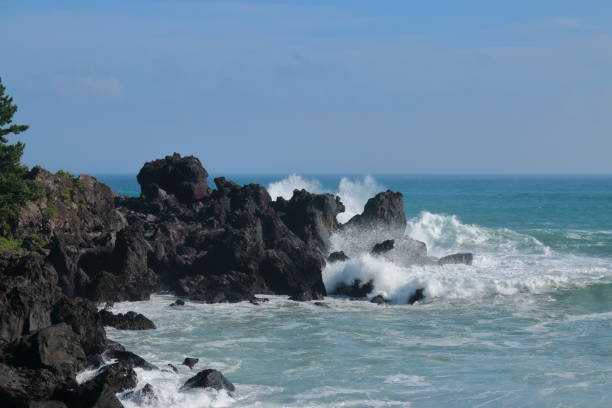 Cannon-dong main seungyeoli, waves, volcanic rock, dosing pillars, It is a landscape of taepod jusangsaeul and waves. 섬 stock pictures, royalty-free photos & images