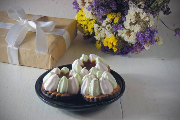 istock meringue, gift and flowers 1129099480