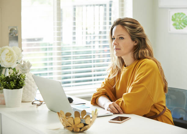 istock Her home business is right on track 1129131081