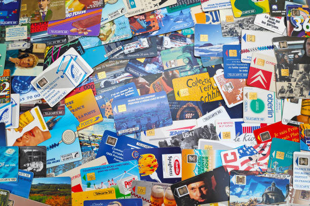 stapel von französische telefonkarten - phone card stock-fotos und bilder