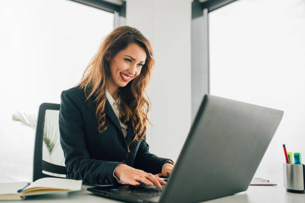 istock Business woman using laptop 1129147353