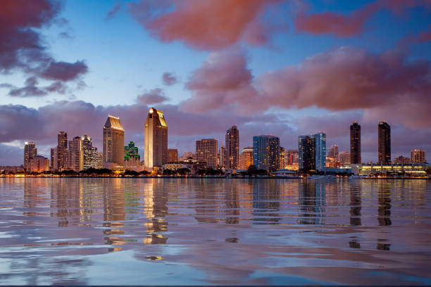 san diego skyline at dusk reflected in sea - san diego california skyline california san diego bay imagens e fotografias de stock