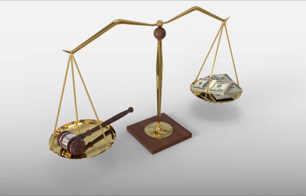 коррумпированная система правосудия - imbalance legal system currency moral dilemma стоковые фото и изображения