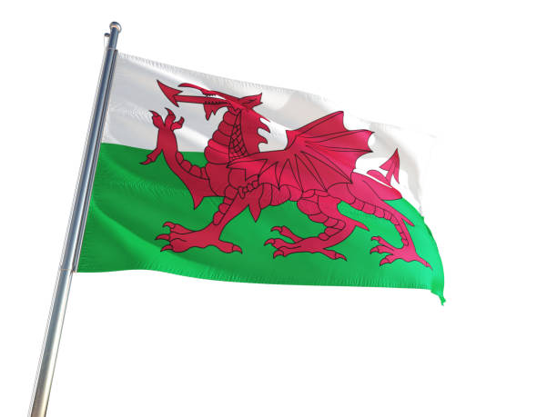 galles - bandiera nazionale galler che sventola nel vento, sfondo bianco isolato. alta definizione - welsh flag immagine foto e immagini stock