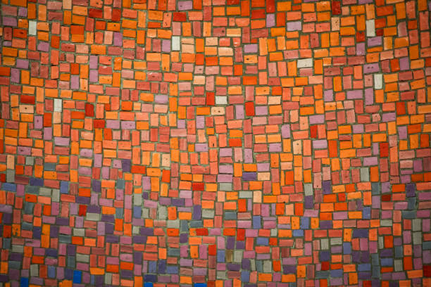 kolorowe tło płytki - czerwony, pomarańczowy, fioletowy - purple tile mosaic tiled floor zdjęcia i obrazy z banku zdjęć