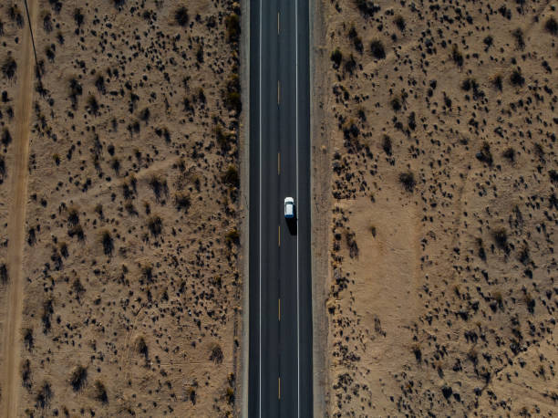 desert death valley - desert road road urban road desert fotografías e imágenes de stock
