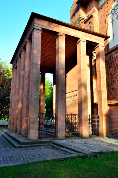 Tomb of Immanuel Kant at sunset. Kaliningrad, Russia Tomb of the German philosopher Immanuel Kant near The Cathedral. Kaliningrad, until 1946 Koenigsberg, Russia immanuel stock pictures, royalty-free photos & images